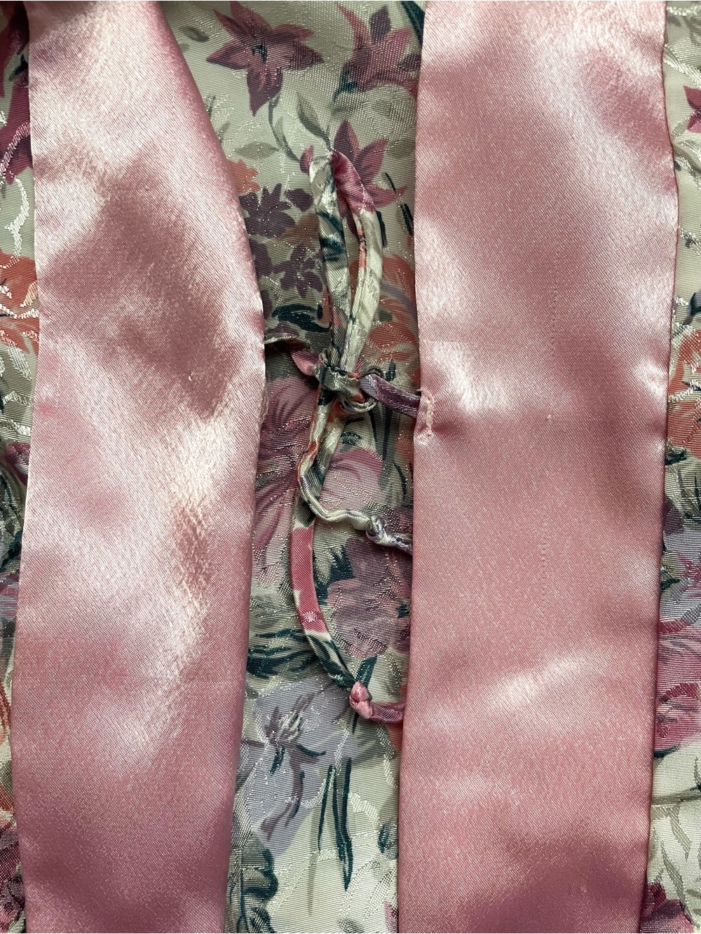Vintage 90s L.A. Intimates Floral Satin Kimono Robe with Pink Trim - Picture 10 of 13